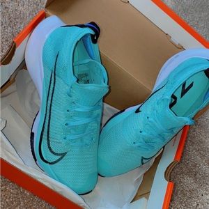 Teal Nike Air Zoom Tempo. Size 5.5 Youth/Size 7 Women’s